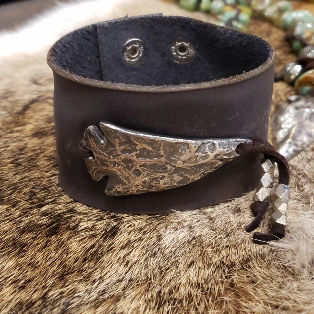 Leather Arrowhead Bracelet ๐ - Picture 2 of 8